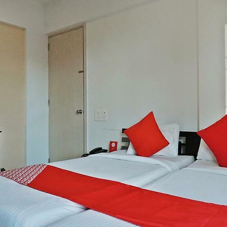 Oyo 12227 Hotel Resonare Baner Poona Buitenkant foto