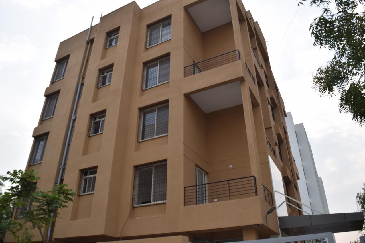Oyo 12227 Hotel Resonare Baner Poona Buitenkant foto