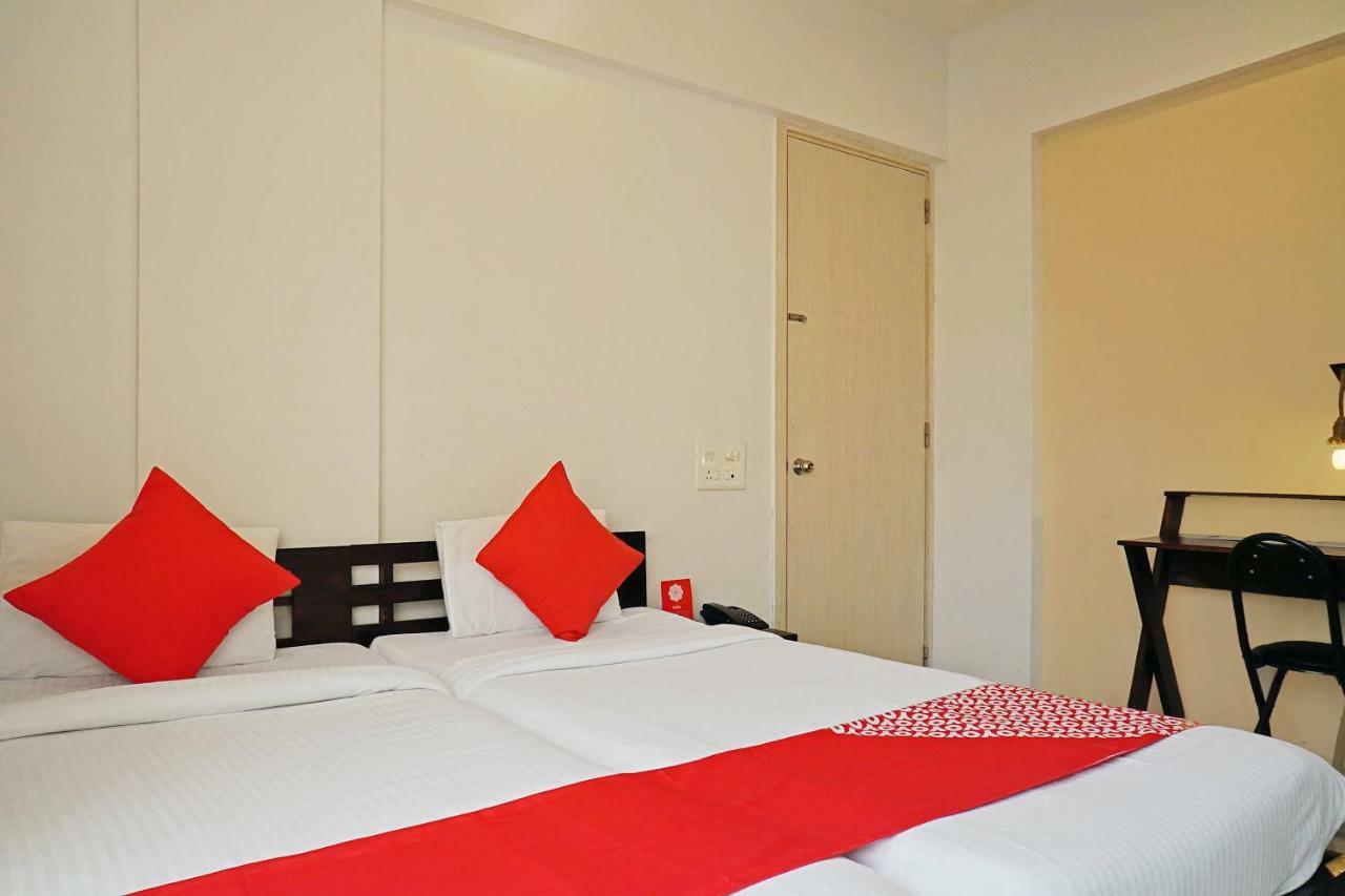 Oyo 12227 Hotel Resonare Baner Poona Buitenkant foto