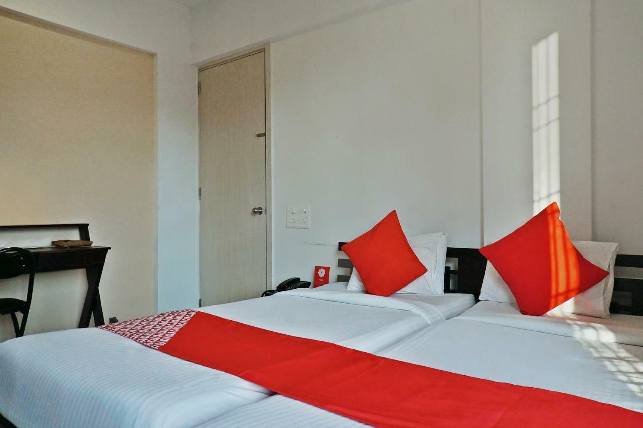 Oyo 12227 Hotel Resonare Baner Poona Buitenkant foto
