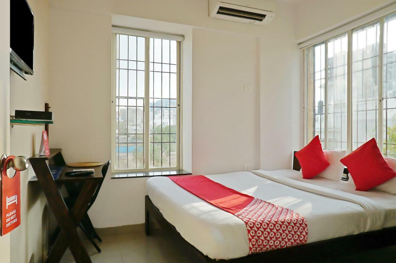 Oyo 12227 Hotel Resonare Baner Poona Buitenkant foto