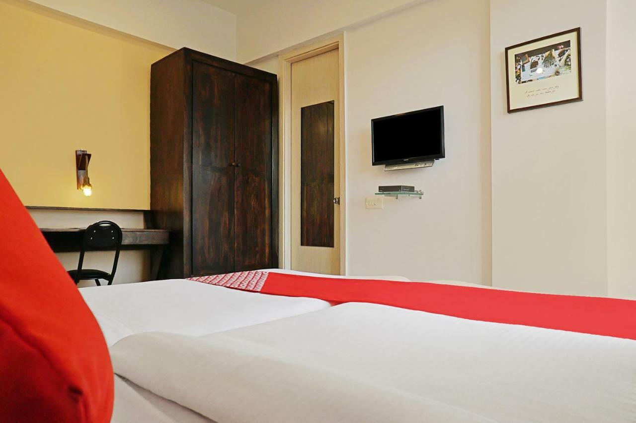 Oyo 12227 Hotel Resonare Baner Poona Buitenkant foto