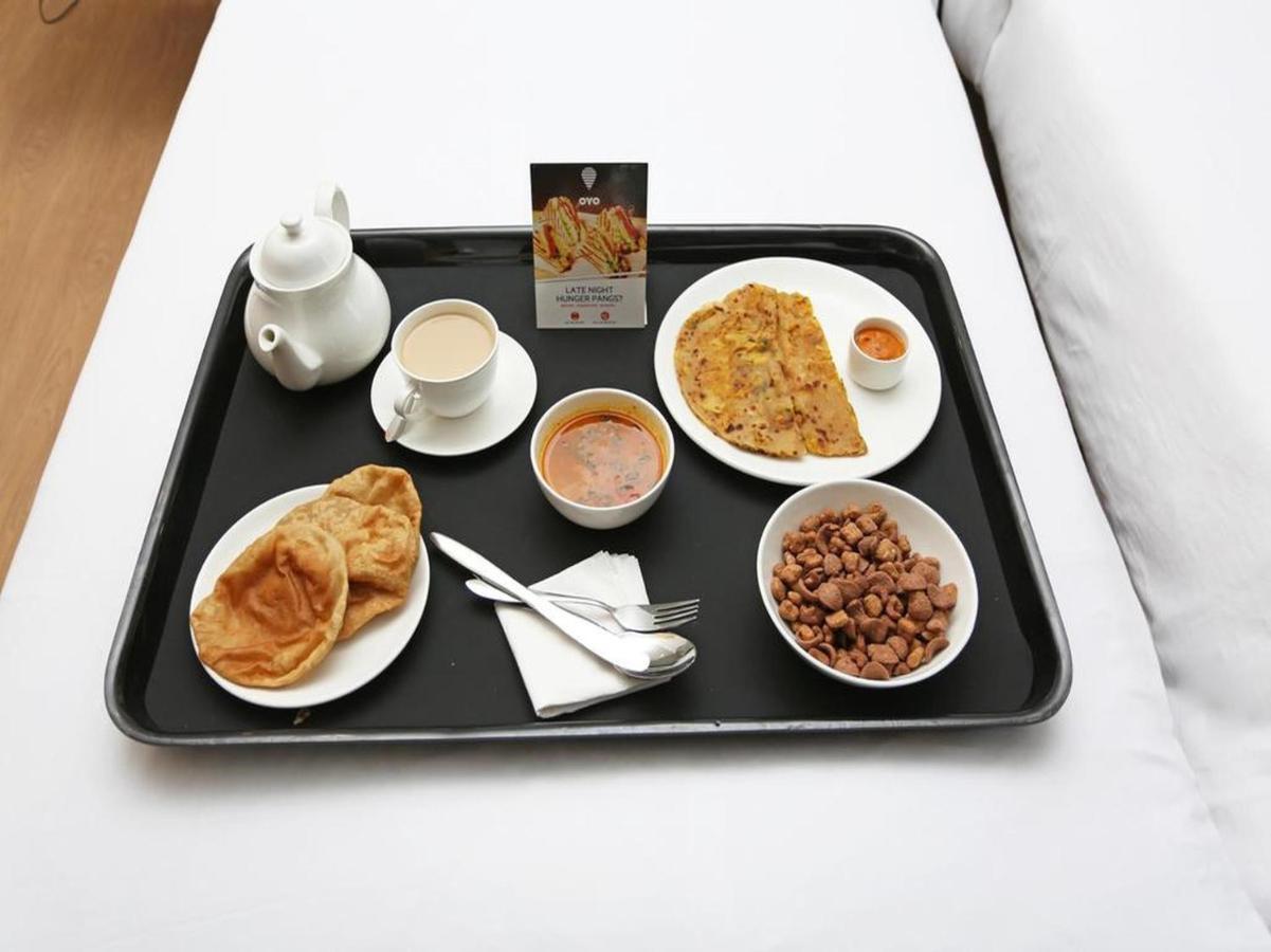 Oyo 12227 Hotel Resonare Baner Poona Buitenkant foto